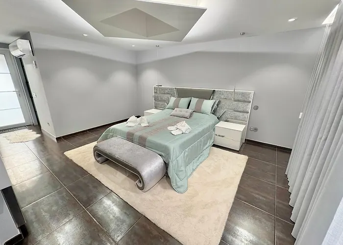 ヴィラ Avec Piscine 8 Personnes *