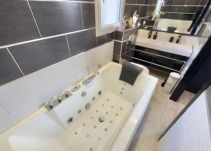 ヴィラ Avec Piscine 8 Personnes *